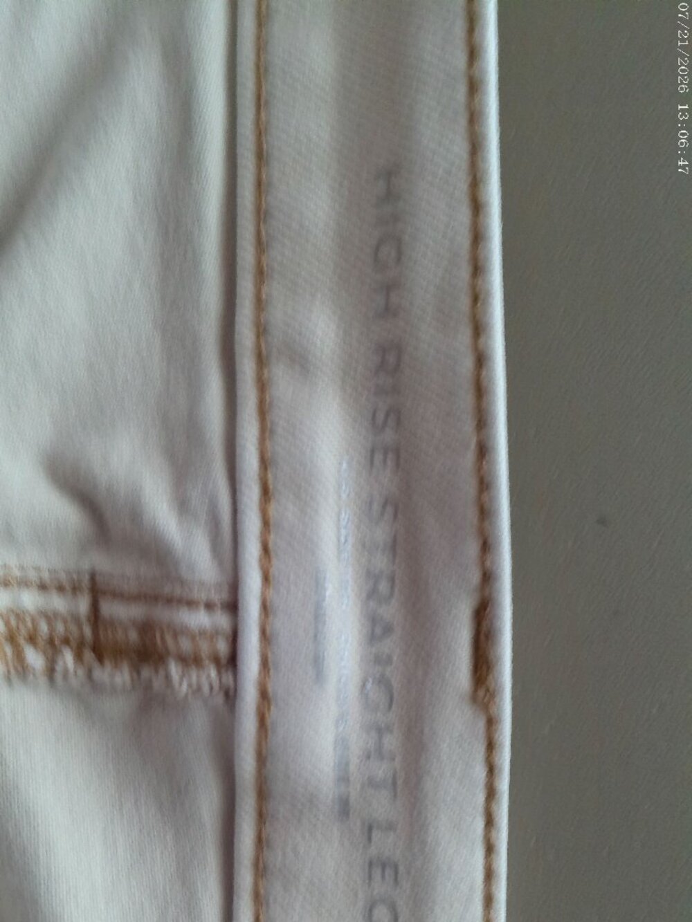 CHICO'S 5 Pocket Button Zip High Rise Straight Leg Crop Cream Pants NWOT M - Picture 4 of 10